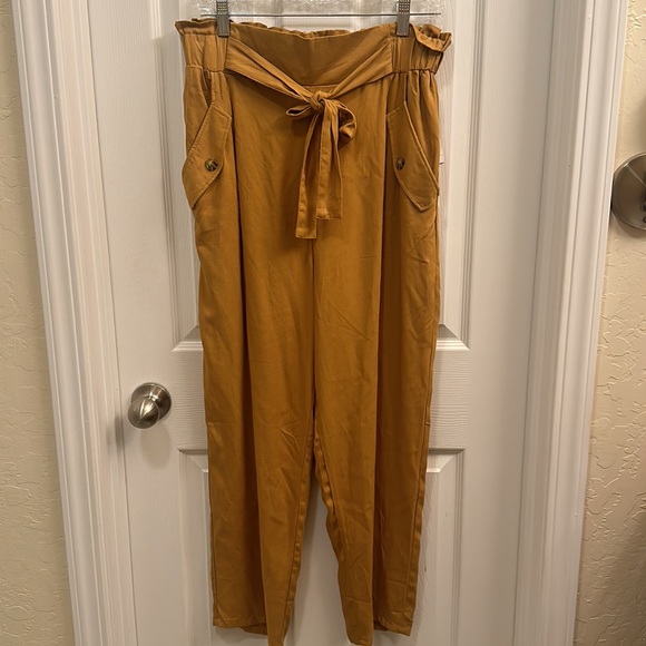 Forever 21 mustard pants - Picture 1 of 5